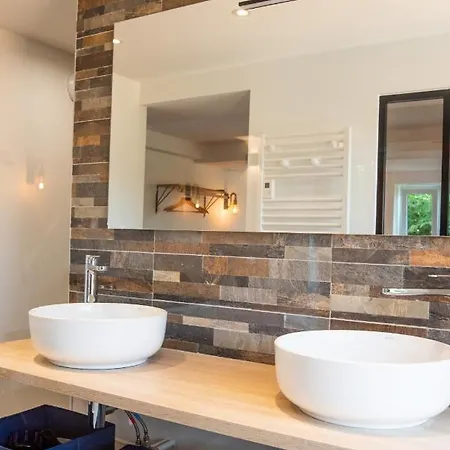 Pensión La Doloreanne 4*